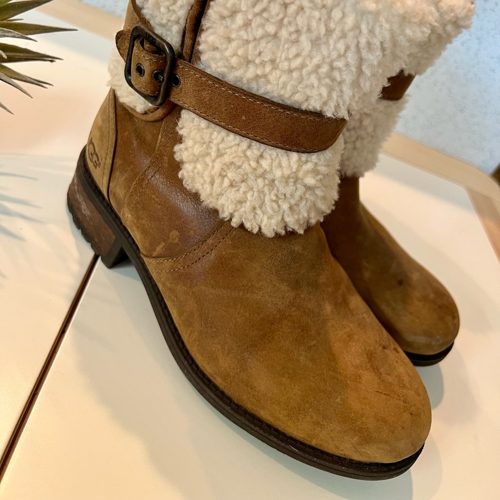 Ugg Blayne II women’s boot 
Size US 7
Wore twice, almost like new.